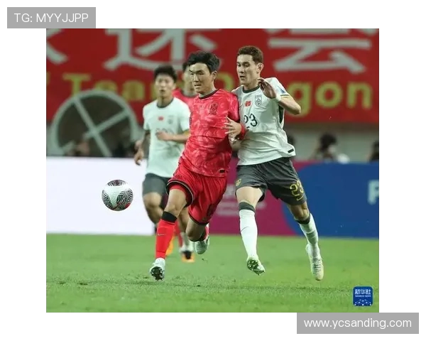 中国与韩国足球赛场冲突引发热议双方球员为何频频发生肢体冲突